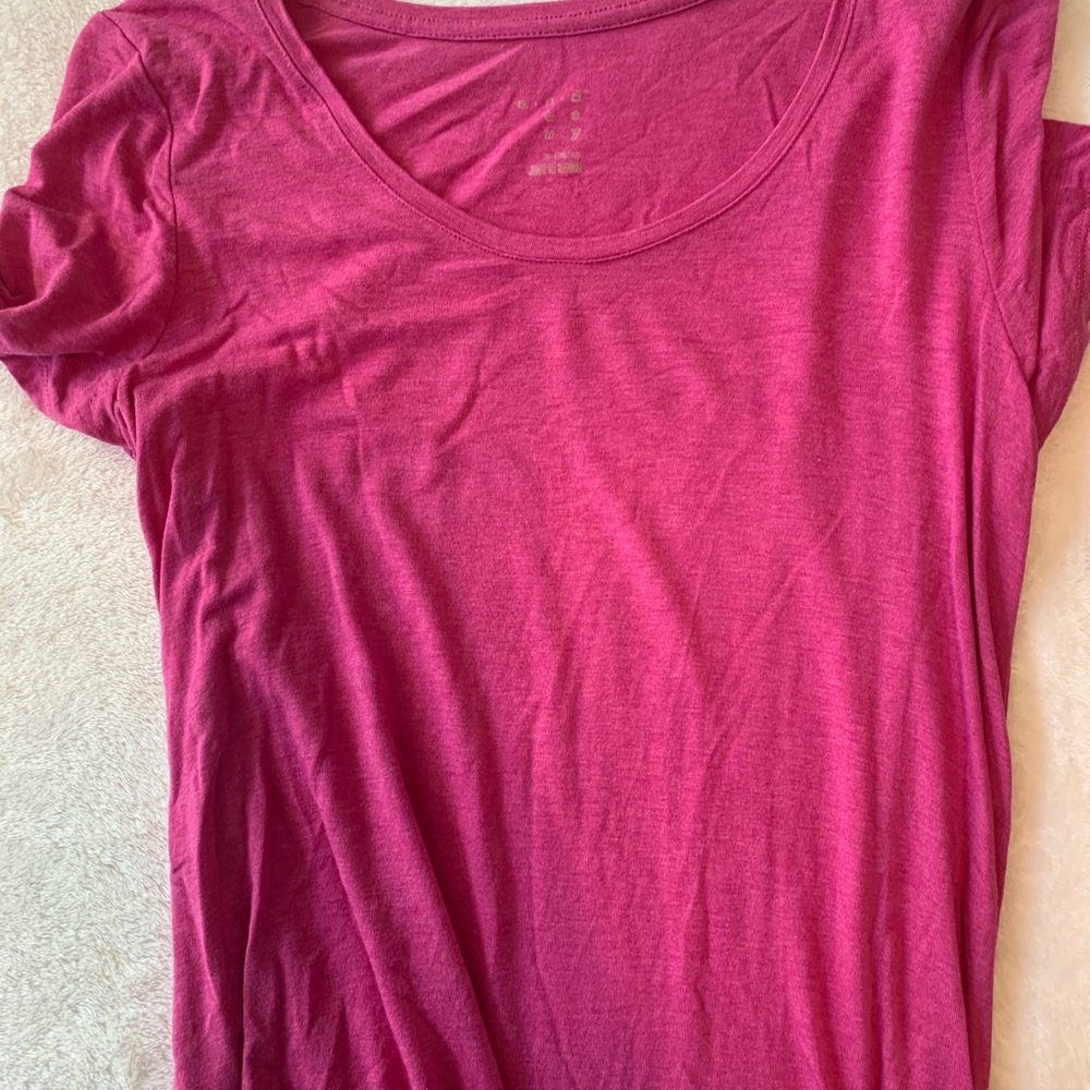 women’s pink t-shirt